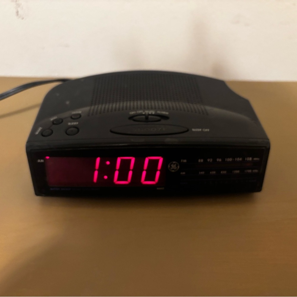 GE Black AM/FM Digital Clock Radio